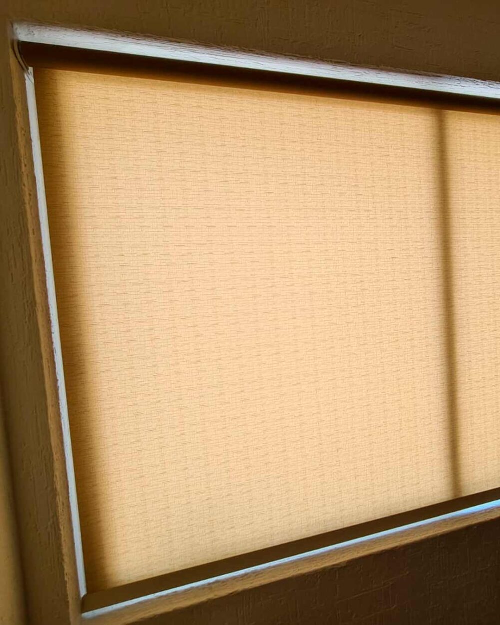 Muestra real de persiana enrollable 0% visibilidad en uso