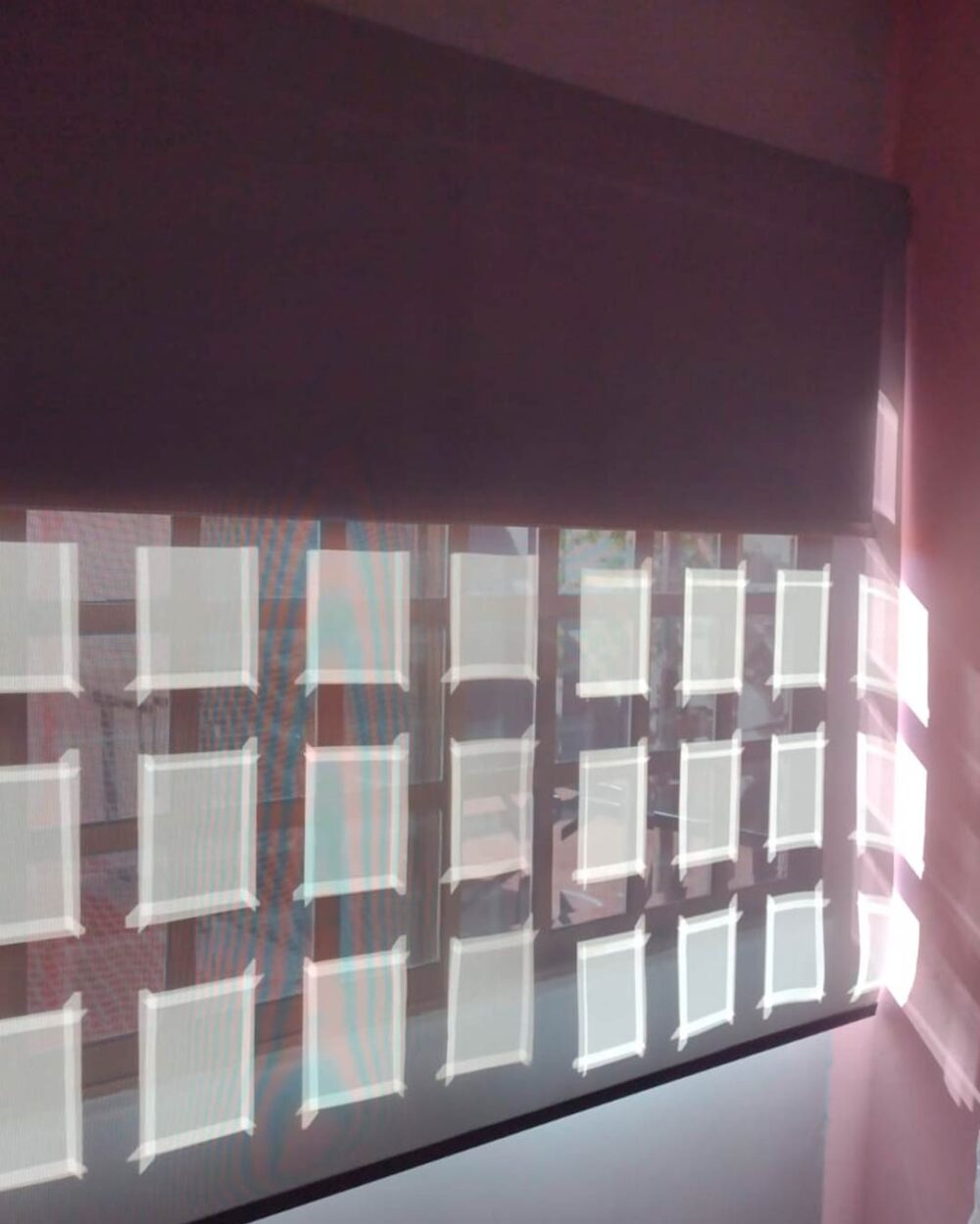Persiana dúo decorando espacio residencial