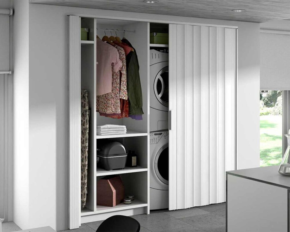 Puerta plegable a medida ideal para armario o área de lavado doméstica