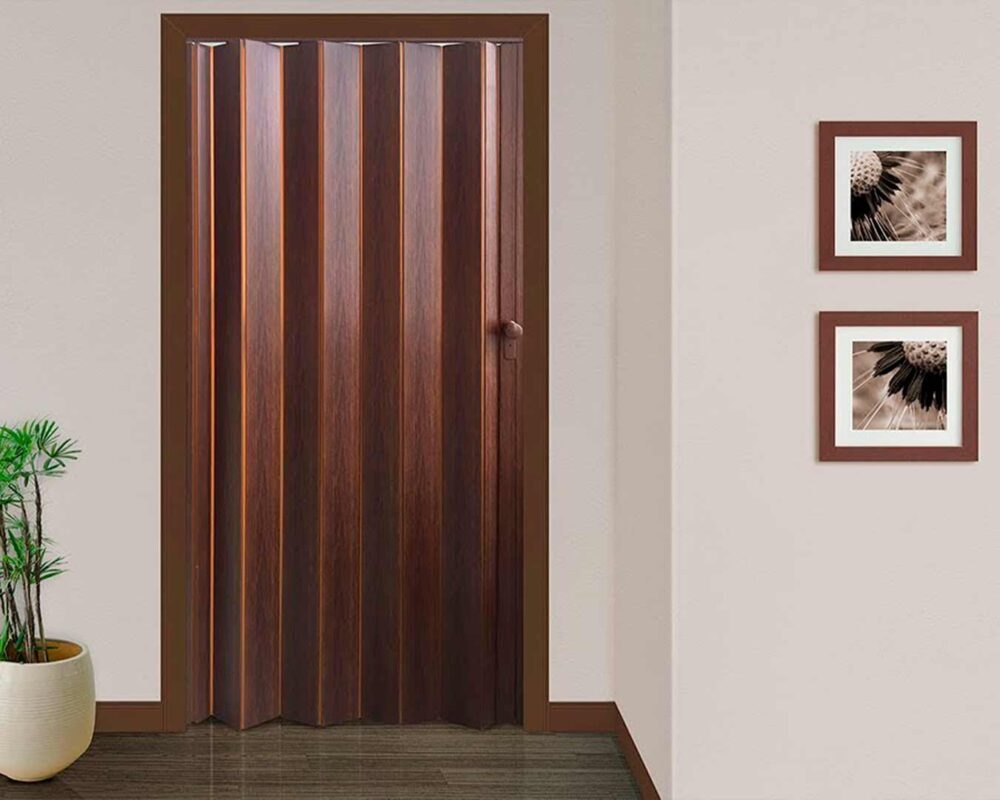 Puerta plegable a medida en espacio interior