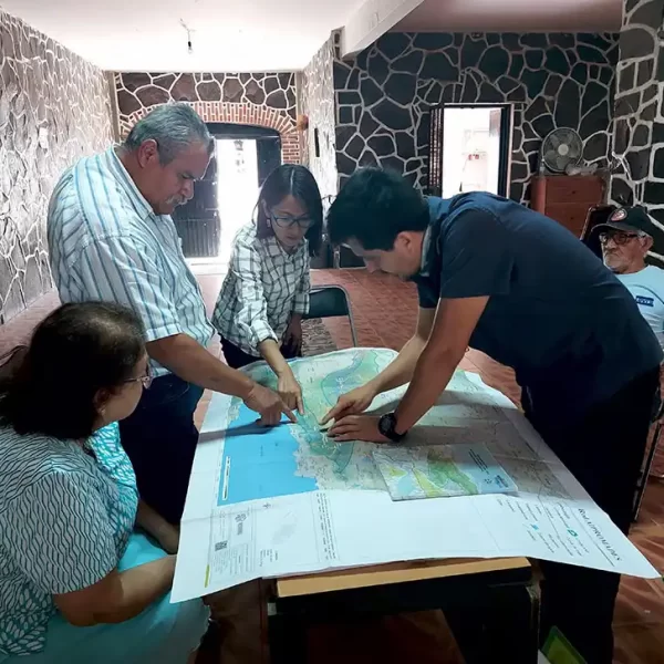 Diagnóstico participativo como parte de un análisis territorial para proyectos, colaborando con actores locales.