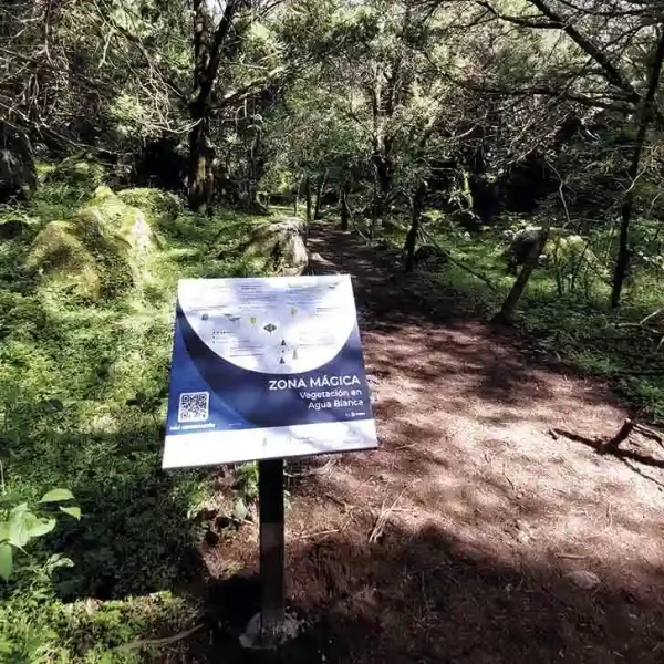 Señalización de la UMA Agua Blanca indicando la Zona Mágica de vegetación.