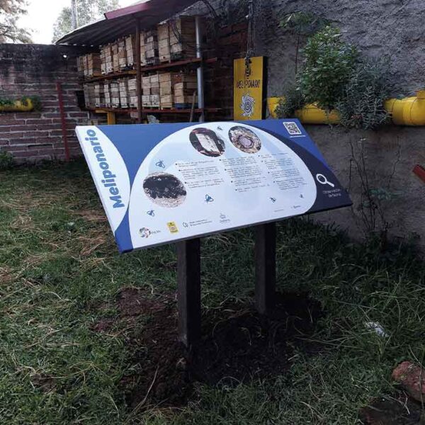 Señal horizontal de meliponario como parte del proyecto Sierra del Águila